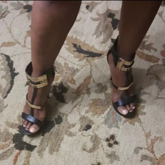 High Heels - Picture 3 of 4